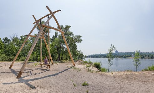 Гойдалка на березі